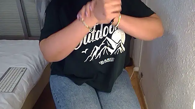 Snapshot of Halima_misshotpussy13 chatting on 03.03.26 Halima misshotpussy13 online show from 03.03.26