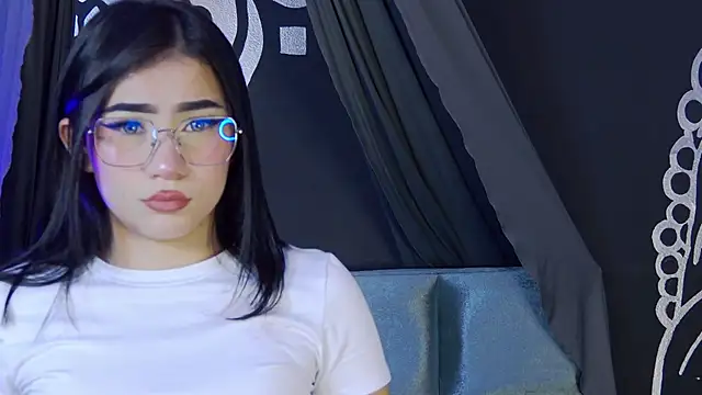 Snapshot of Arii_moon chatting on 10.27.25 Arii moon online show from 10.27.25