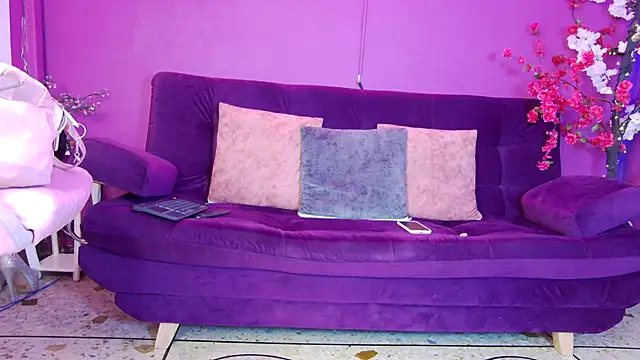 Snapshot of Arii_moon chatting on 11.18.25 Arii moon online show from 11.18.25