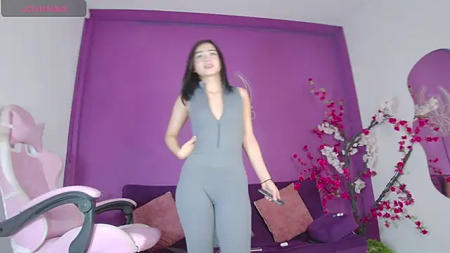 Snapshot of Arii_moon chatting on 11.23.25 Arii moon online show from 11.23.25