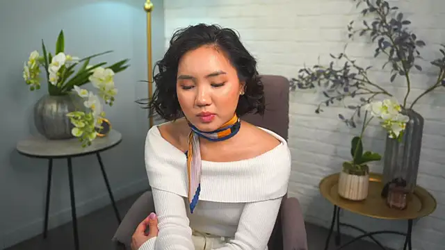 Snapshot of EthalHence chatting on 02.15.25 EthalHence online show from 02.15.25