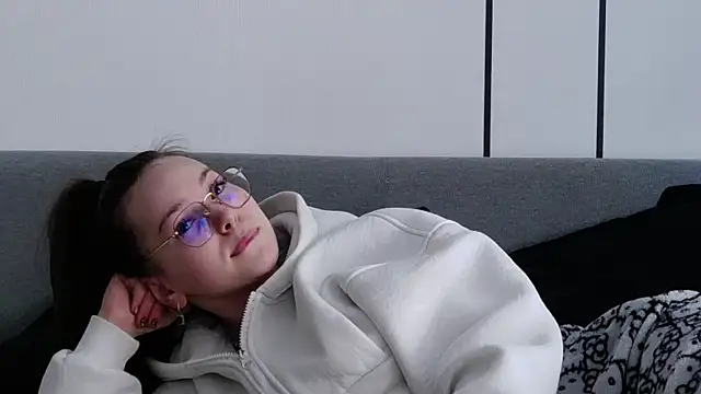 Snapshot of -Amora chatting on 03.31.26 -Amora online show from 03.31.26