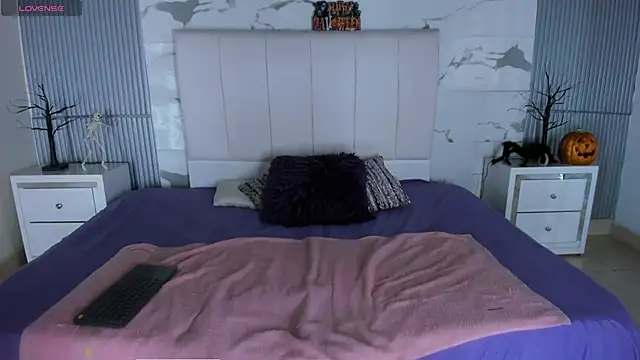 Snapshot of JanickBaker chatting on 10.07.25 JanickBaker online show from 10.07.25