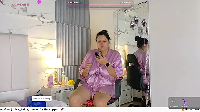 Snapshot of JanickBaker chatting on 06.10.26 JanickBaker online show from 06.10.26