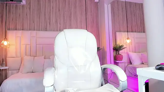 MelanieHillss online show from 10.29.25