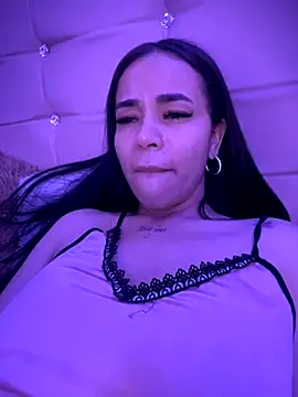 Snapshot of Naatalia chatting on 11.12.25 Naatalia online show from 11.12.25