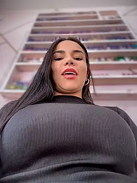 Snapshot of Naatalia chatting on 12.16.25 Naatalia online show from 12.16.25