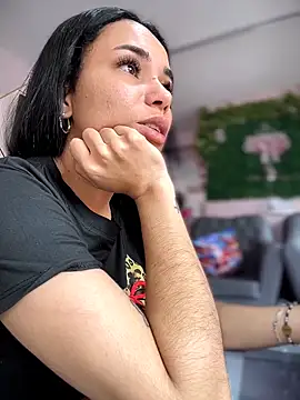 Snapshot of Naatalia chatting on 12.22.25 Naatalia online show from 12.22.25