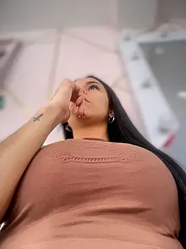 Snapshot of Naatalia chatting on 01.14.26 Naatalia online show from 01.14.26