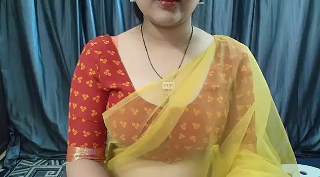 Snapshot of goldiwets chatting on 02.18.25 goldiwets online show from 02.18.25