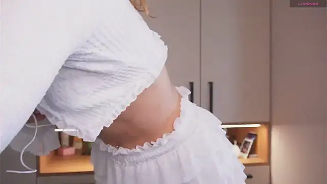 Snapshot of Limy_Sweet chatting on 10.07.25 Limy Sweet online show from 10.07.25