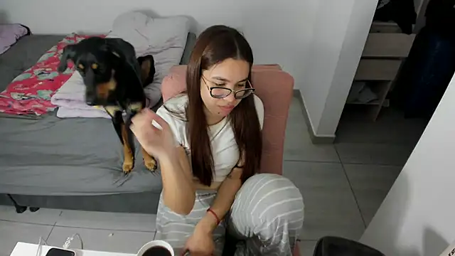Greciaruiz  online show from 04.28.26