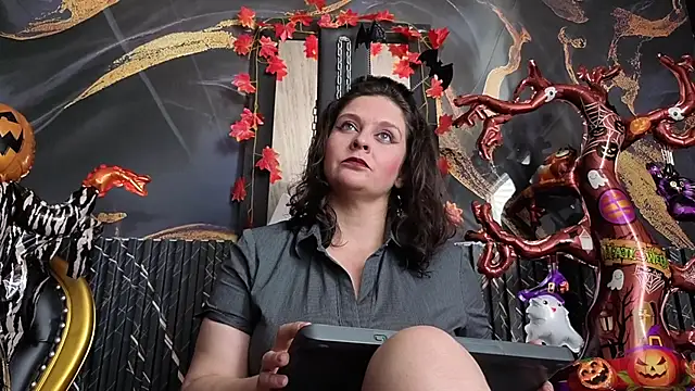 AmandaKovich online show from 10.22.25