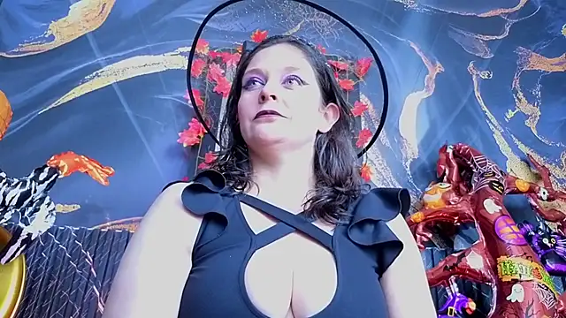 AmandaKovich online show from 10.30.25