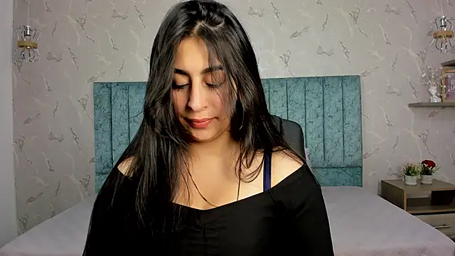 Snapshot of Katty_love01 chatting on 10.18.25 Katty love01 online show from 10.18.25