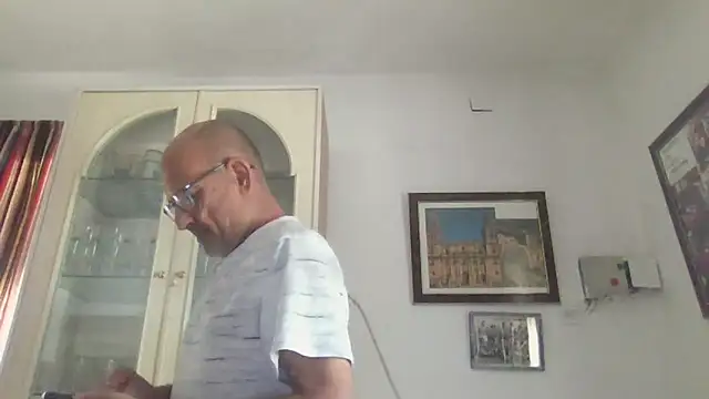 Snapshot of llopaco chatting on 10.08.25 llopaco online show from 10.08.25