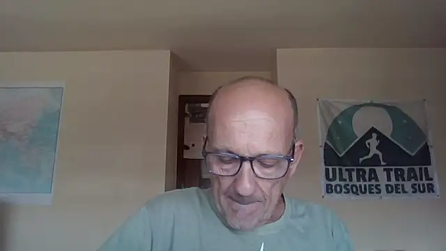 Snapshot of llopaco chatting on 10.13.25 llopaco online show from 10.13.25