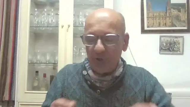 Snapshot of llopaco chatting on 10.31.25 llopaco online show from 10.31.25