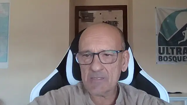 Snapshot of llopaco chatting on 11.08.25 llopaco online show from 11.08.25