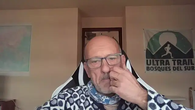 Snapshot of llopaco chatting on 12.14.25 llopaco online show from 12.14.25