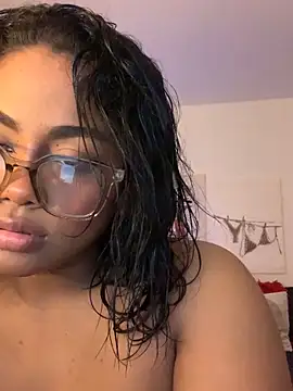 Snapshot of Dahiana_Giil chatting on 09.24.25 Dahiana Giil online show from 09.24.25