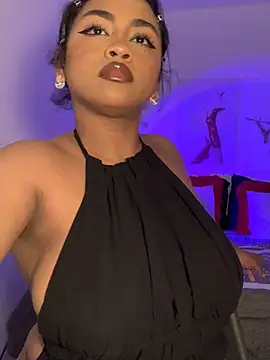 Snapshot of Dahiana_Giil chatting on 10.28.25 Dahiana Giil online show from 10.28.25