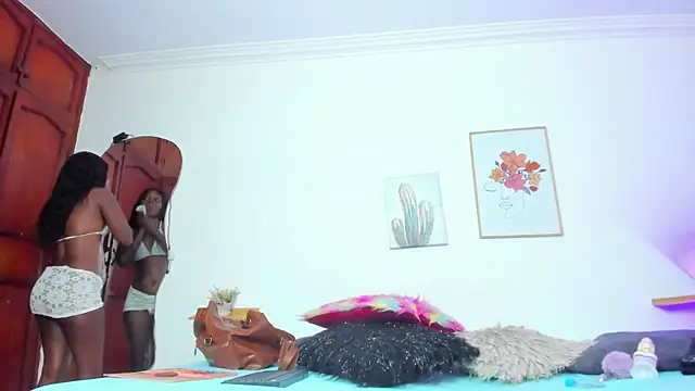 Snapshot of naomy_68 chatting on 03.10.25 naomy 68 online show from 03.10.25