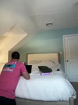 Snapshot of plaintreebull chatting on 12.18.25 plaintreebull online show from 12.18.25