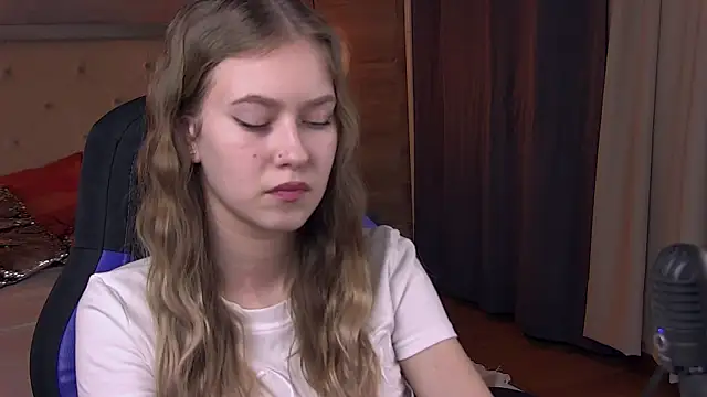 EveMundie online show from 02.21.25