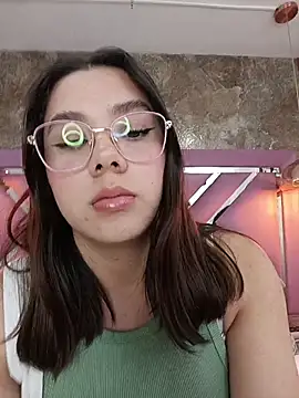 Snapshot of EmmaSulivan chatting on 05.11.26 EmmaSulivan online show from 05.11.26