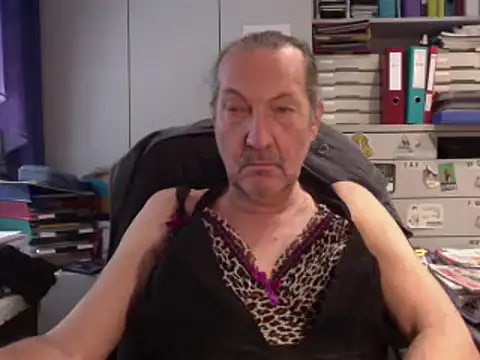 Snapshot of HMStraps01 chatting on 02.15.25 HMStraps01 online show from 02.15.25