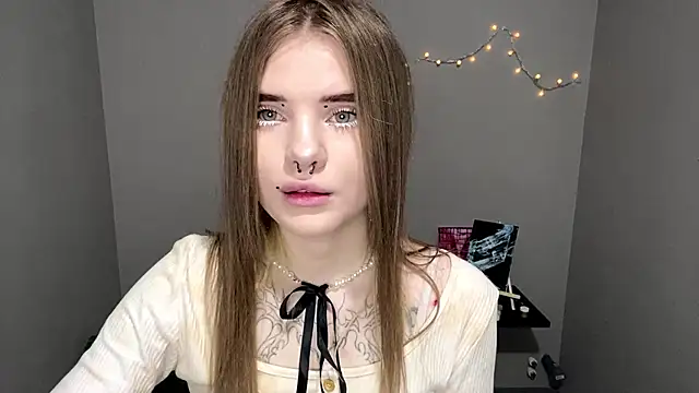 Snapshot of CarolinePepper chatting on 03.14.25 CarolinePepper online show from 03.14.25