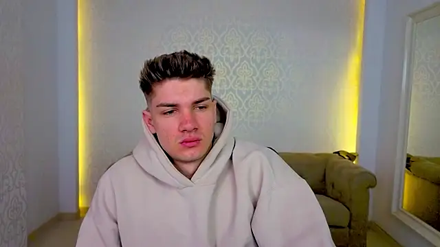 MaxKaiden online show from 04.25.26