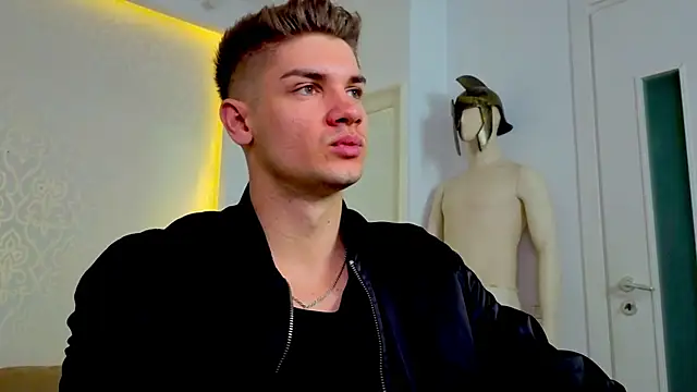 MaxKaiden online show from 05.04.26