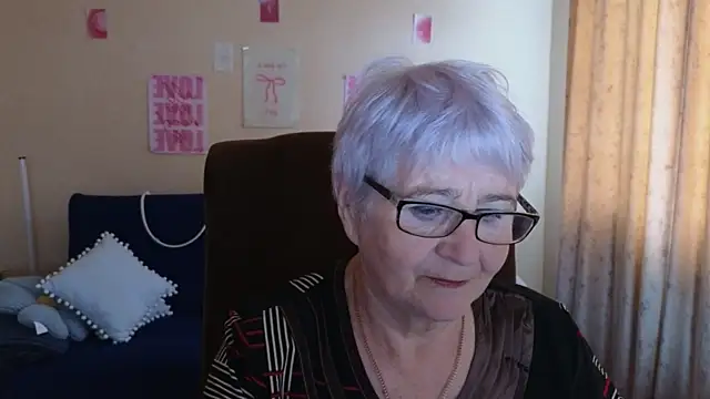 Snapshot of Sandra_Snowflake chatting on 05.15.26 Sandra Snowflake online show from 05.15.26