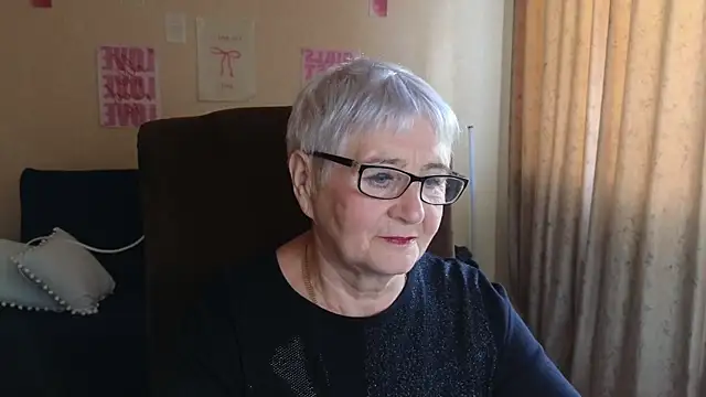 Snapshot of Sandra_Snowflake chatting on 05.28.26 Sandra Snowflake online show from 05.28.26
