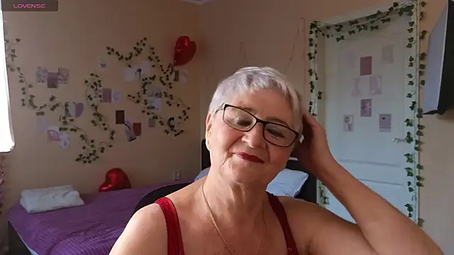 Snapshot of Sandra_Snowflake chatting on 06.03.26 Sandra Snowflake online show from 06.03.26