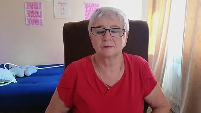 Snapshot of Sandra_Snowflake chatting on 06.12.26 Sandra Snowflake online show from 06.12.26