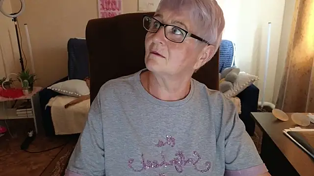 Snapshot of Sandra_Snowflake chatting on 06.16.26 Sandra Snowflake online show from 06.16.26