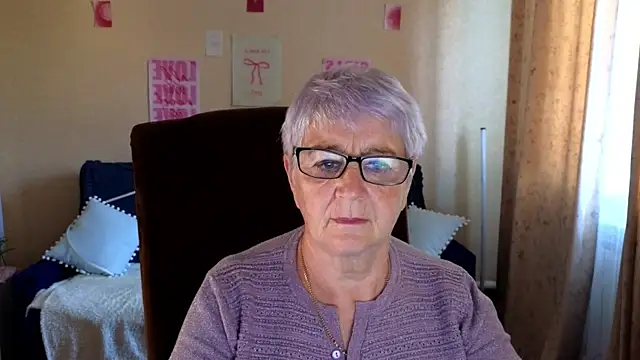 Snapshot of Sandra_Snowflake chatting on 06.18.26 Sandra Snowflake online show from 06.18.26