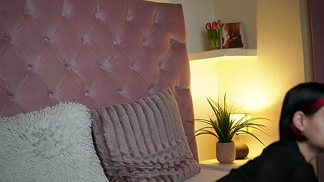 MaiaMini online show from 12.18.25