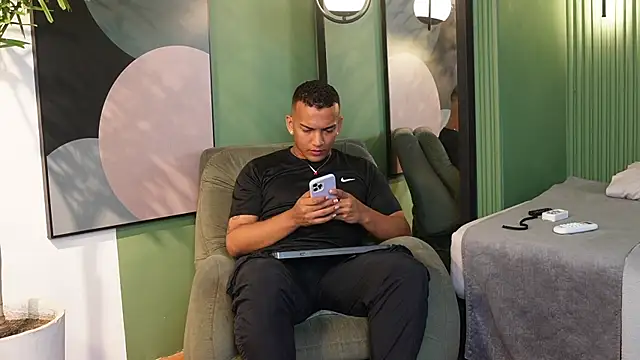 Snapshot of Rafa2004Cruz chatting on 12.18.25 Rafa2004Cruz online show from 12.18.25