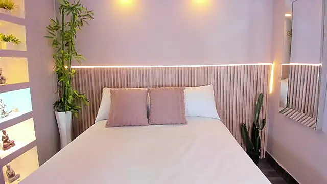 Snapshot of GeorginaReyes chatting on 12.14.25 GeorginaReyes online show from 12.14.25