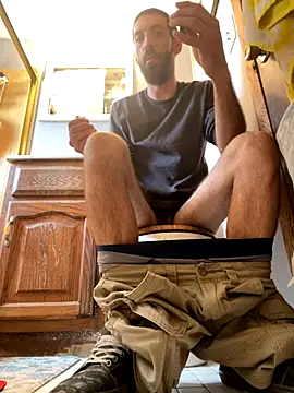 QueenM3 online show from 09.25.25