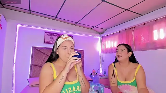 Snapshot of Cristal_Smith20 chatting on 12.15.25 Cristal Smith20 online show from 12.15.25