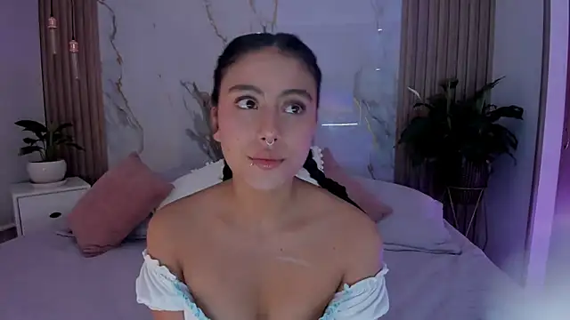 Snapshot of miss_martiina chatting on 10.26.25 miss martiina online show from 10.26.25