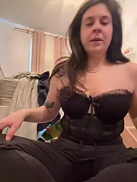 Snapshot of Rosiee69_ chatting on 02.25.25 Rosiee69 online show from 02.25.25