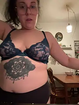 Snapshot of Rosiee69_ chatting on 03.18.25 Rosiee69 online show from 03.18.25