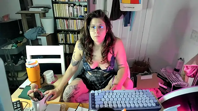 Snapshot of Rosiee69_ chatting on 10.28.25 Rosiee69 online show from 10.28.25