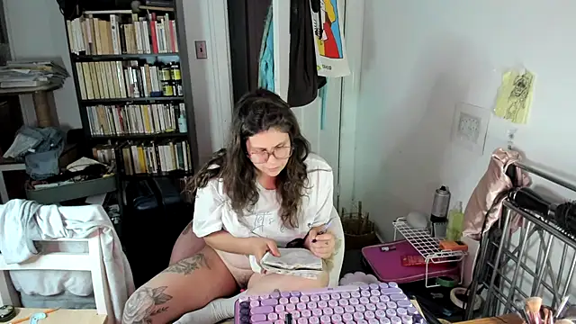 Snapshot of Rosiee69_ chatting on 11.26.25 Rosiee69 online show from 11.26.25